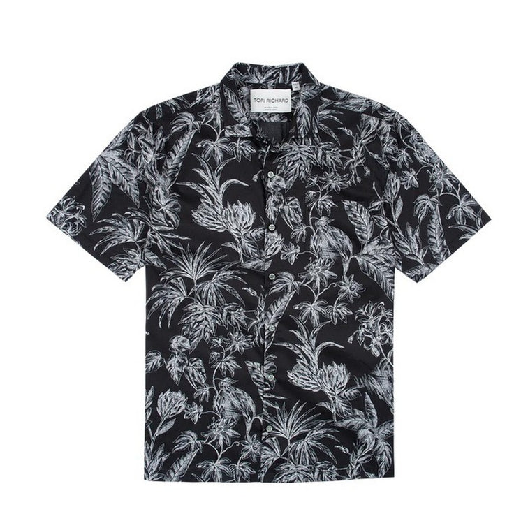 Hawaiian gardens are the perfect place to bring a sketchbook, with flowers that offer unlimited inspiration. You might find a place to perch as you wander through the blooms and capture a few on your pages.

Printed in Japan, then hand-cut and sewn in Hawai‘i, this shirt is made from 100% cotton lawn, an ideal fabric for staying cool in warmer climates. It features signature screen-cutting techniques we’ve been perfecting for 60 years. A proprietary finish adds a subtle luster.

100% Cotton Lawn
Proprietary