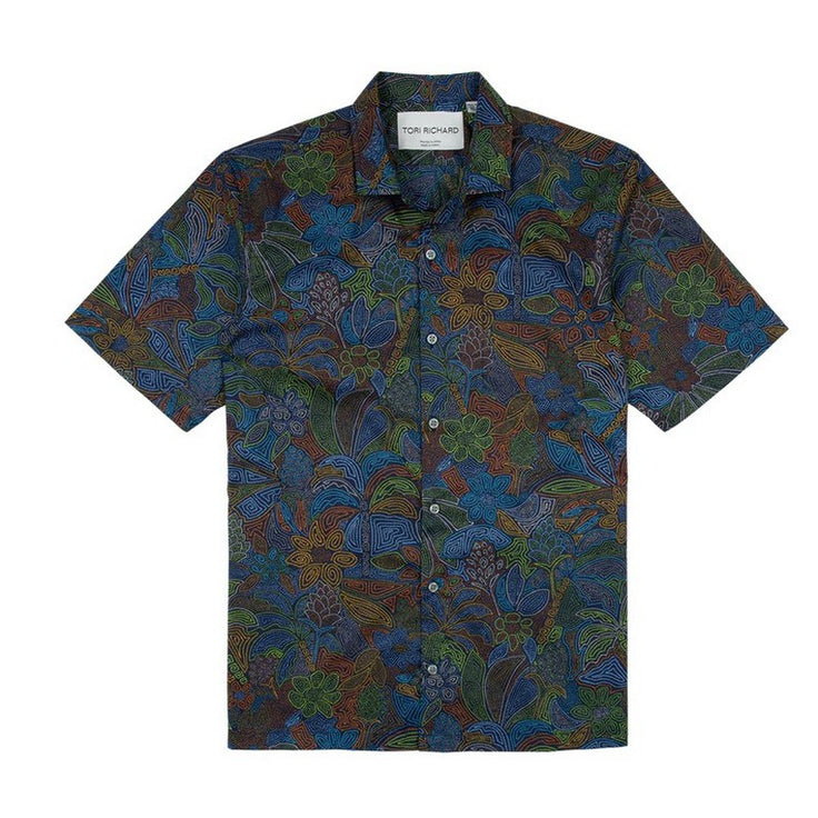 The stems, the leaves, the blooms... Take a closer look at nature and you’ll see that everything is connected, as if stitched together by design.

Printed in Japan, then hand-cut and sewn in Hawai‘i, this shirt is made from 100% cotton lawn, an ideal fabric for staying cool in warmer climates. It features signature screen-cutting techniques we’ve been perfecting for 60 years. A proprietary finish adds a subtle luster.

100% Cotton Lawn
Proprietary finish.
Made in Hawaii, USA.
Machine wash cold gentle cycle.